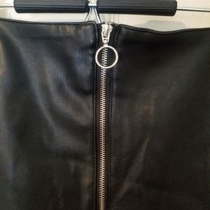 RUE 21 🛍FAUX LEATHER SKIRT LG